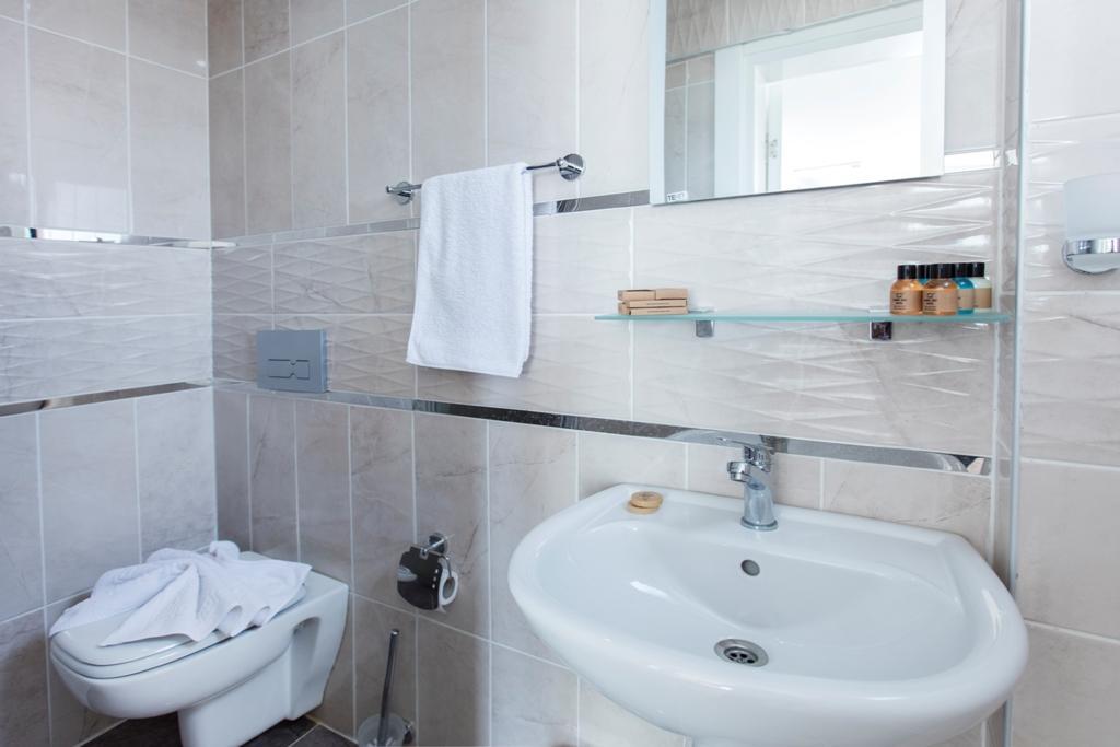 קוסדסי Demir Suit Hotel מראה חיצוני תמונה