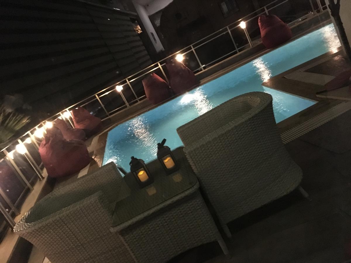 קוסדסי Demir Suit Hotel מראה חיצוני תמונה