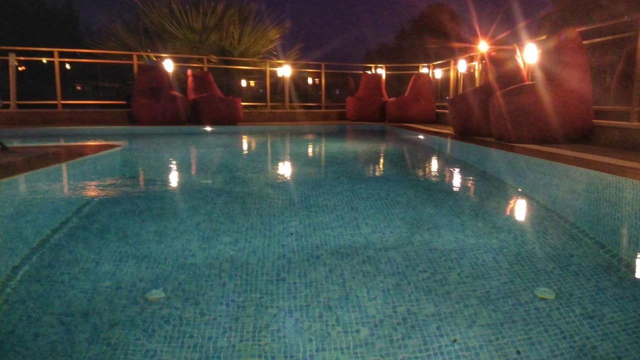 קוסדסי Demir Suit Hotel מראה חיצוני תמונה